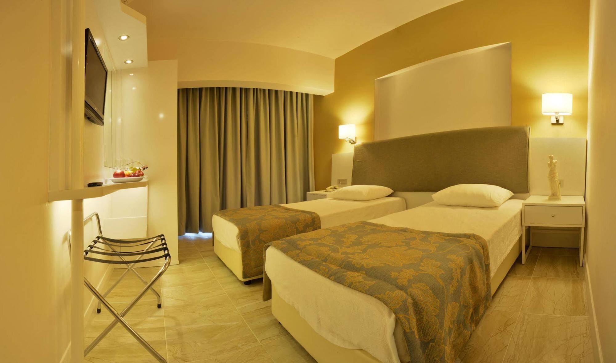 מרמריס Maris Beach Hotel מראה חיצוני תמונה